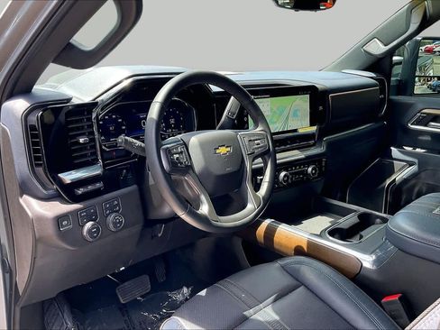 Used 2025 Chevrolet Silverado 2500 High Country w/ Technology Package AWD/4WD image 17