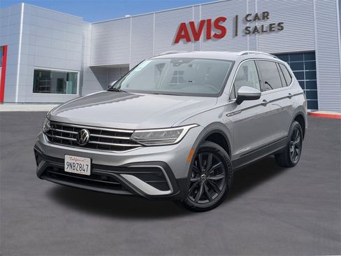 Used 2024 Volkswagen Tiguan SE image 1