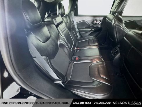 Used 2019 Jeep Cherokee Latitude Plus FWD image 25