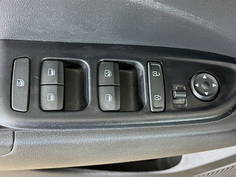 Used 2022 Hyundai Venue SEL w/ Cargo Package image 15