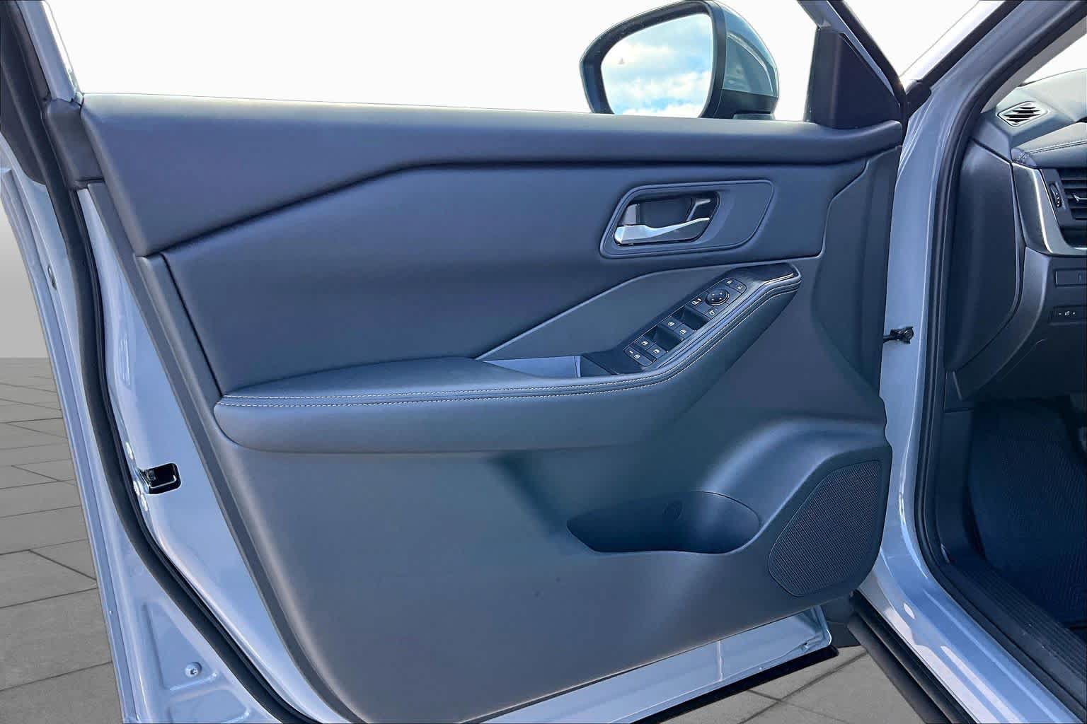 New 2027 Nissan Rogue SV FWD image 10