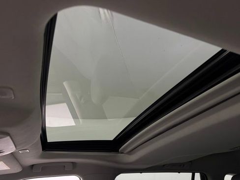 Used 2024 Toyota Highlander XLE image 27