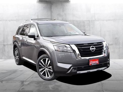 New 2025 Nissan Pathfinder Platinum image 2