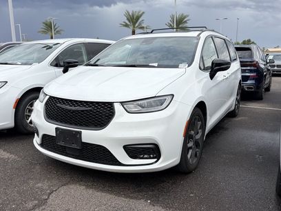 Used 2025 Chrysler Pacifica Limited