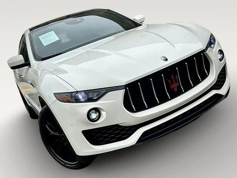 Used 2018 Maserati Levante AWD/4WD image 45
