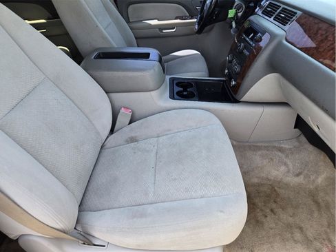 Used 2007 Chevrolet Suburban LT RWD image 13