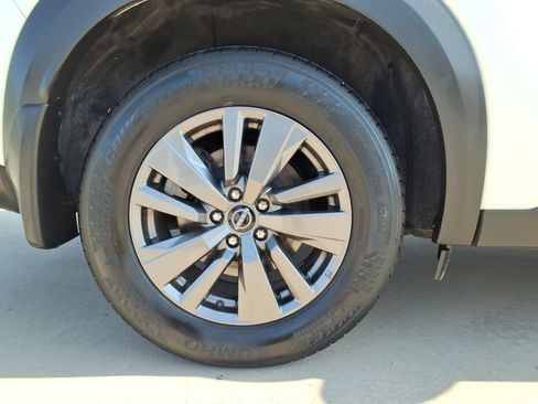 Used 2024 Nissan Pathfinder SV w/ SV Premium Package FWD image 19