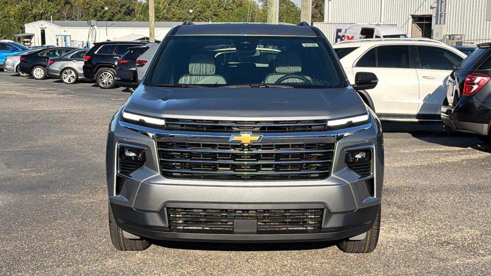 New 2027 Chevrolet Traverse LT FWD image 2