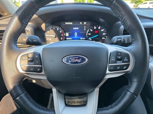 Certified 2022 Ford Explorer XLT w/ Equipment Group 202A AWD/4WD image 15