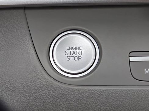 Certified 2025 Hyundai Elantra SEL FWD image 19
