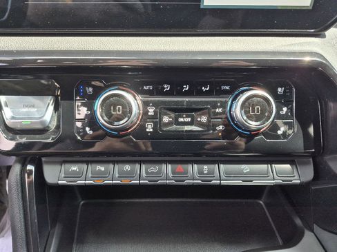 Used 2024 GMC Sierra 1500 AT4 w/ Technology Package AWD/4WD image 6