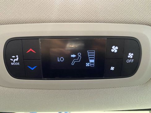 Used 2022 Chrysler Voyager LX FWD image 43