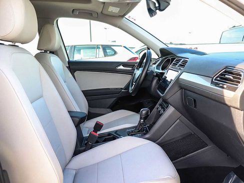 Used 2018 Volkswagen Tiguan SEL image 17
