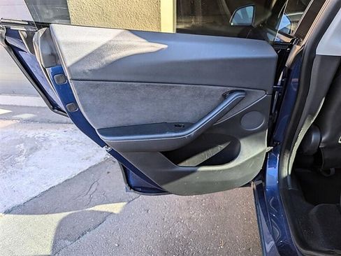 Used 2021 Tesla Model Y Long Range AWD/4WD image 20