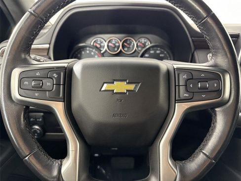 Used 2021 Chevrolet Suburban LT image 16