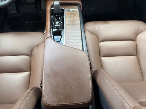 Used 2024 Volvo V90 B6 Cross Country Plus w/ Protection Package Premier image 21