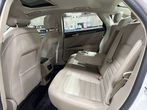 Used 2017 Ford Fusion SE w/ Fusion SE Technology Package image 27