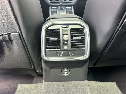 Used 2026 Porsche Macan AWD/4WD image 36