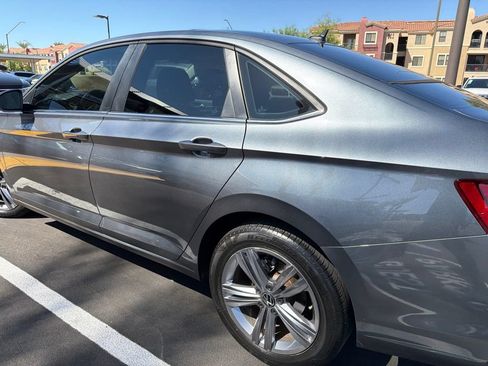 Used 2023 Volkswagen Jetta SE FWD image 4
