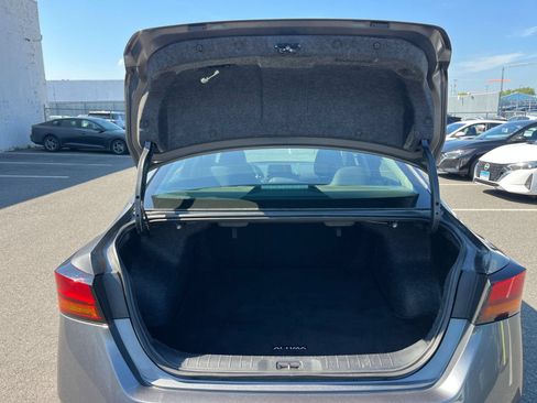 Used 2025 Nissan Altima 2.5 SV FWD image 31