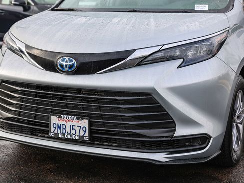 Certified 2024 Toyota Sienna LE image 18