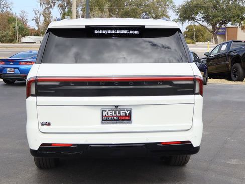 Used 2025 Lincoln Navigator L Reserve w/ Jet Appearance Package image 7