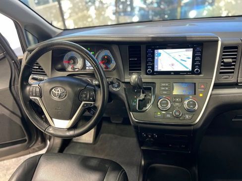 Used 2019 Toyota Sienna SE Premium image 23