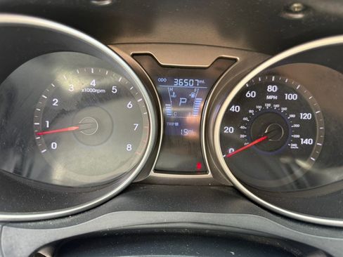 Used 2013 Hyundai Veloster w/ Style Pkg image 34