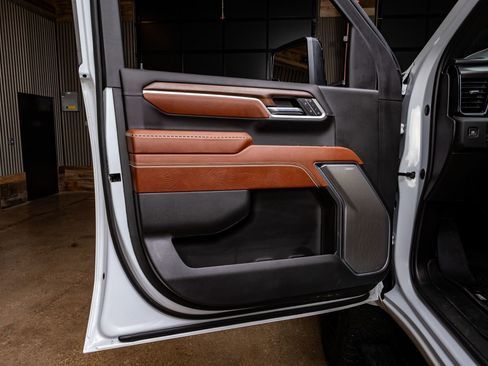 Used 2024 GMC Sierra 3500 Denali Ultimate image 35