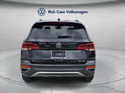 Used 2023 Volkswagen Taos SE w/ Black Wheel Package image 5