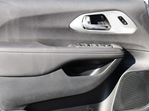 New 2026 Chrysler Pacifica Limited w/ S Appearance Package image 6