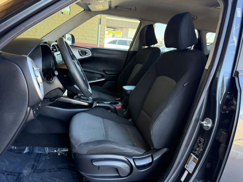 Used 2021 Kia Soul LX image 17