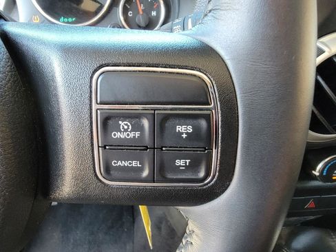 Used 2017 Jeep Wrangler Unlimited Sahara AWD/4WD image 33
