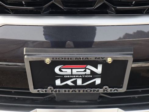 Used 2025 Kia Sorento S image 40