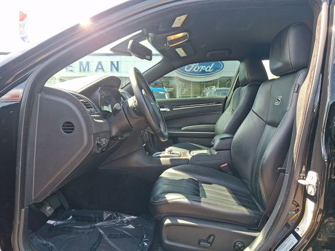 Used 2017 Chrysler 300 S AWD/4WD image 14