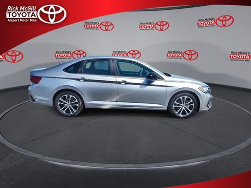 Used 2024 Volkswagen Jetta Sport FWD image 9