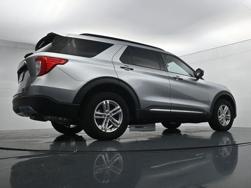 Used 2024 Ford Explorer XLT w/ Equipment Group 202A AWD/4WD image 37