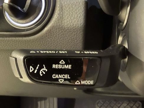 Certified 2023 Porsche Cayenne AWD/4WD image 40