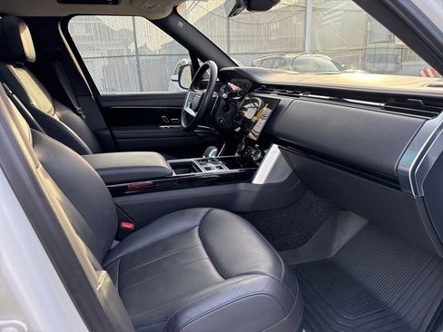 Used 2022 Land Rover Range Rover SE image 10