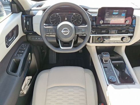 New 2025 Nissan Pathfinder SV w/ SV Premium Package image 7