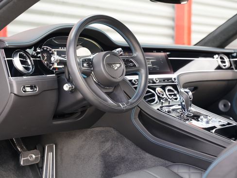 Used 2021 Bentley Continental GT image 3