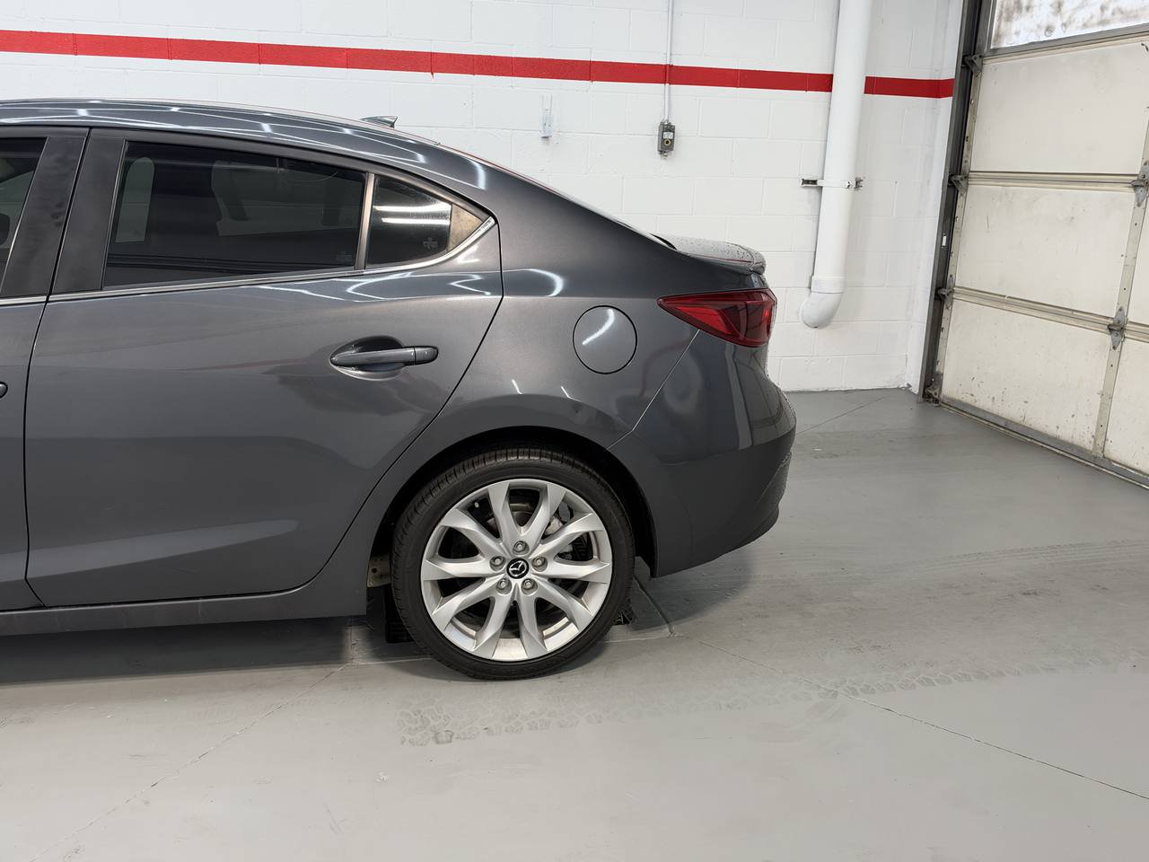 Used 2014 MAZDA MAZDA3 s Grand Touring w/ Technology Package FWD image 4