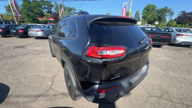 Used 2015 Jeep Cherokee Latitude w/ Comfort/Convenience Group AWD/4WD image 7