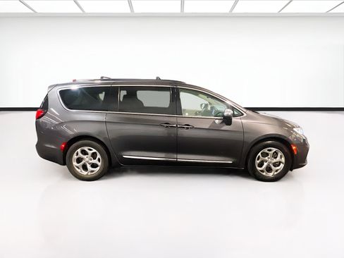 Used 2022 Chrysler Pacifica Limited FWD image 26