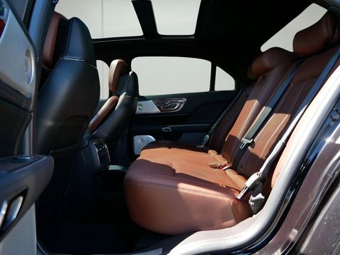Used 2020 Lincoln Continental Reserve w/ Luxury Package FWD image 12