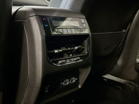 Used 2024 Jeep Grand Cherokee L Laredo image 27