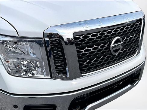 Used 2018 Nissan Titan SV w/ SV Convenience Package AWD/4WD image 29