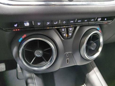 Used 2025 Chevrolet Blazer LT AWD/4WD image 40