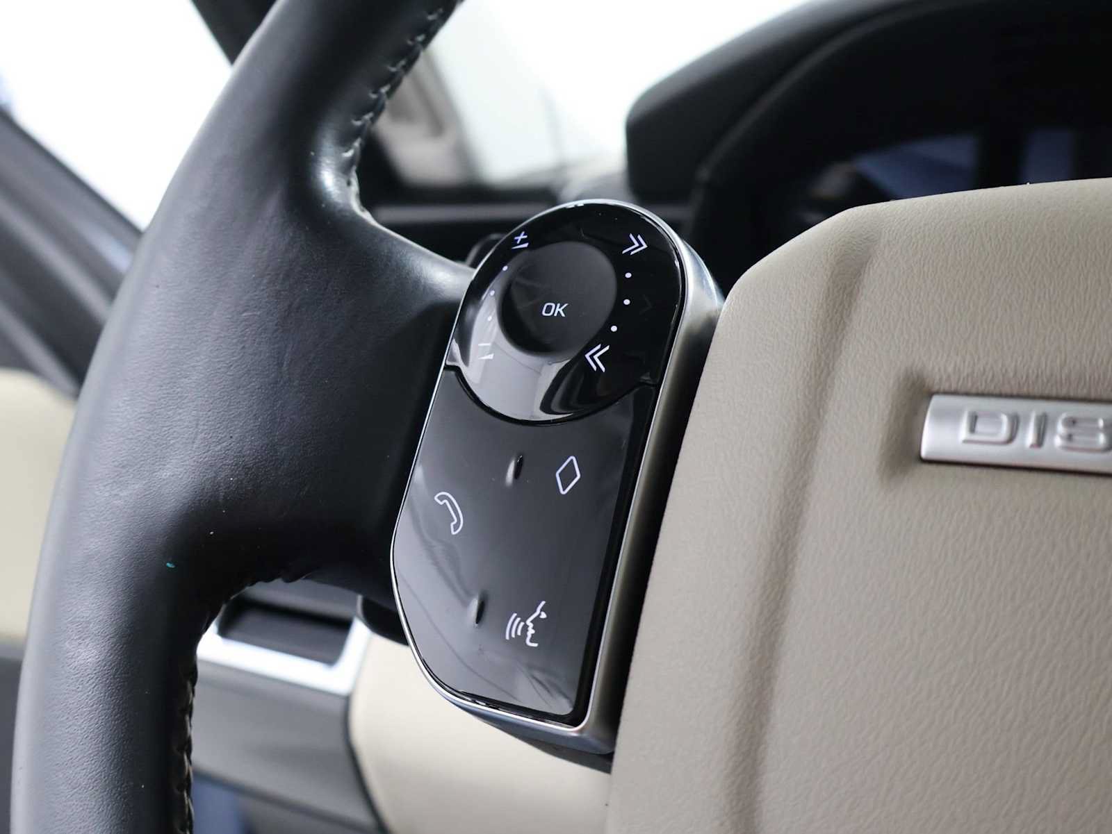 Used 2020 Land Rover Discovery SE AWD/4WD image 24