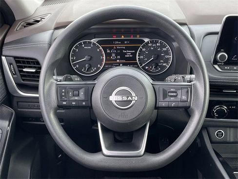 Used 2023 Nissan Rogue S image 11